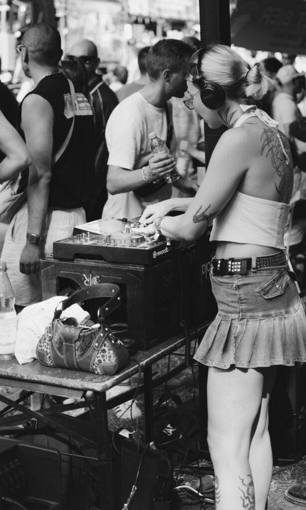 Rave the Planet - Berlin (b/w) 3 Rave the Planet - Berlin (b/w) 3