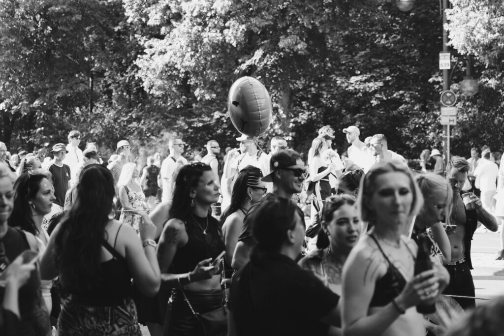 Rave the Planet - Berlin (b/w) 6 Rave the Planet - Berlin (b/w) 6