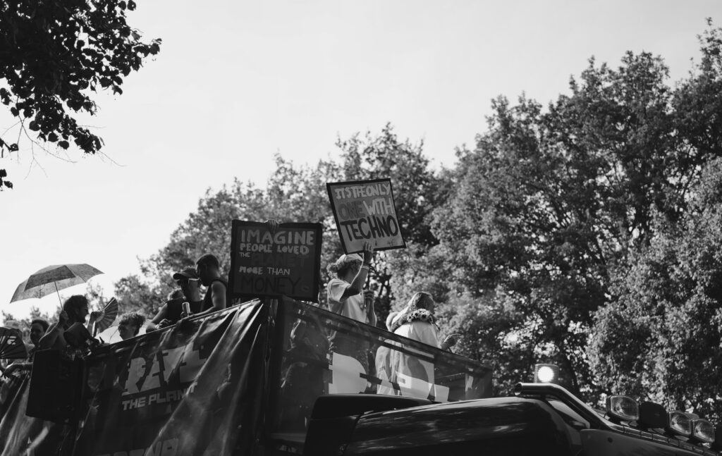 Rave the Planet - Berlin (b/w) 9 Rave the Planet - Berlin (b/w) 9