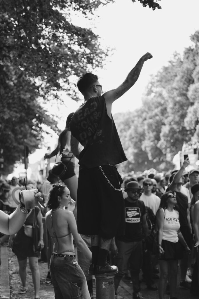 Rave the Planet - Berlin (b/w) 10 Rave the Planet - Berlin (b/w) 10