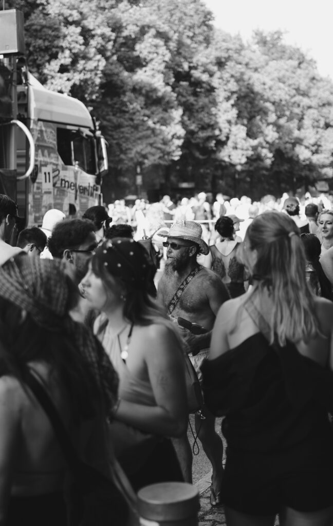 Rave the Planet - Berlin (b/w) 17 Rave the Planet - Berlin (b/w) 17